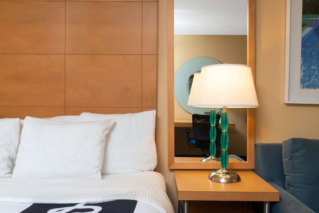 La Quinta Inn & Suites by Wyndham Deerfield Beach I 95 - photo 21