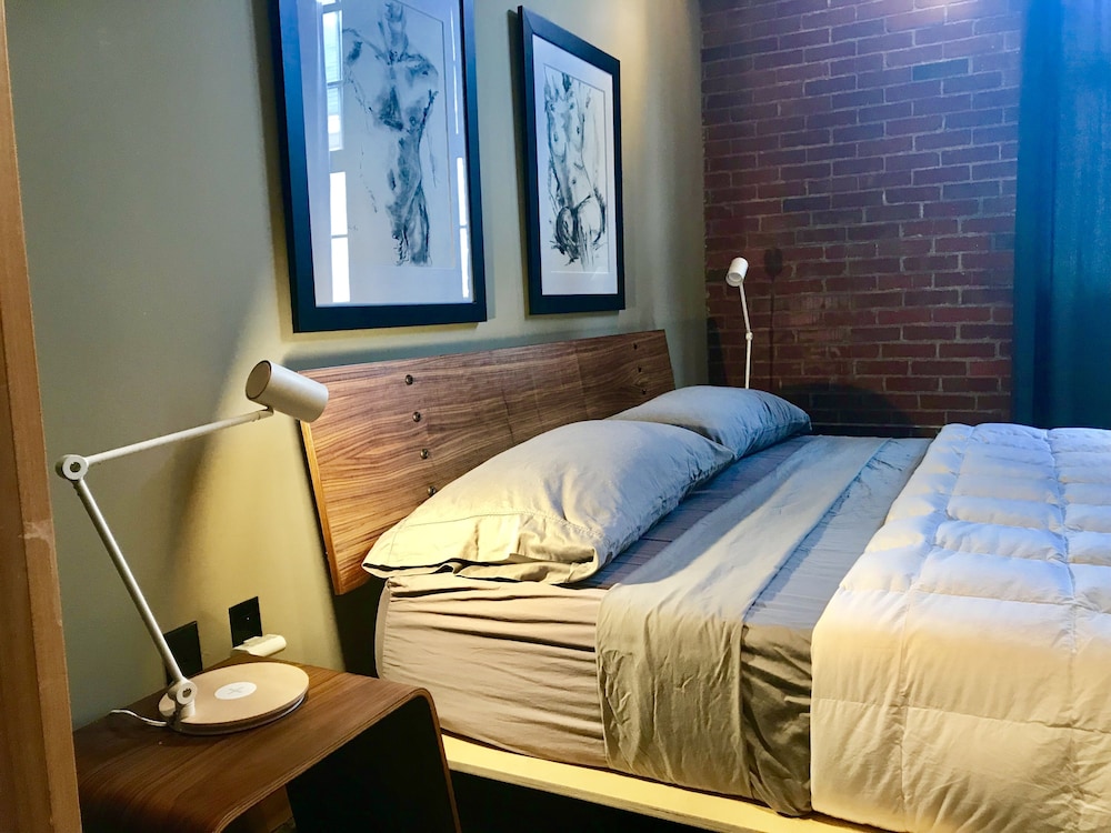 The Hangar Lofts Hotel - photo 6