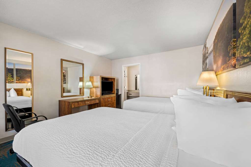 Days Inn by Wyndham Dubuque - photo 14