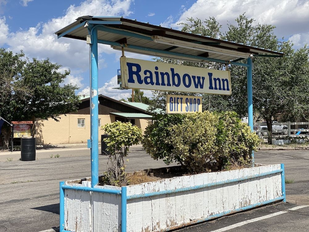Rainbow Inn & Cottages - photo 2
