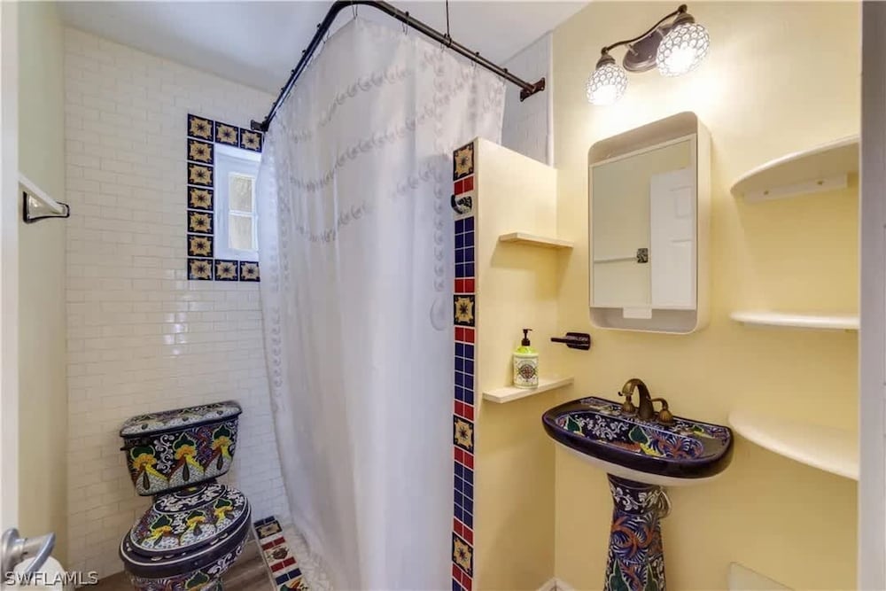 NEW Jungle Paradise Treehouse Suite With Resort Amenities Elevator Access Outdoor Kitchen Lagoon Lazy River Pool RV Hook up - photo 56