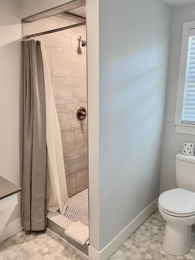 Elk Rapids Lakeshore Inn - photo 24