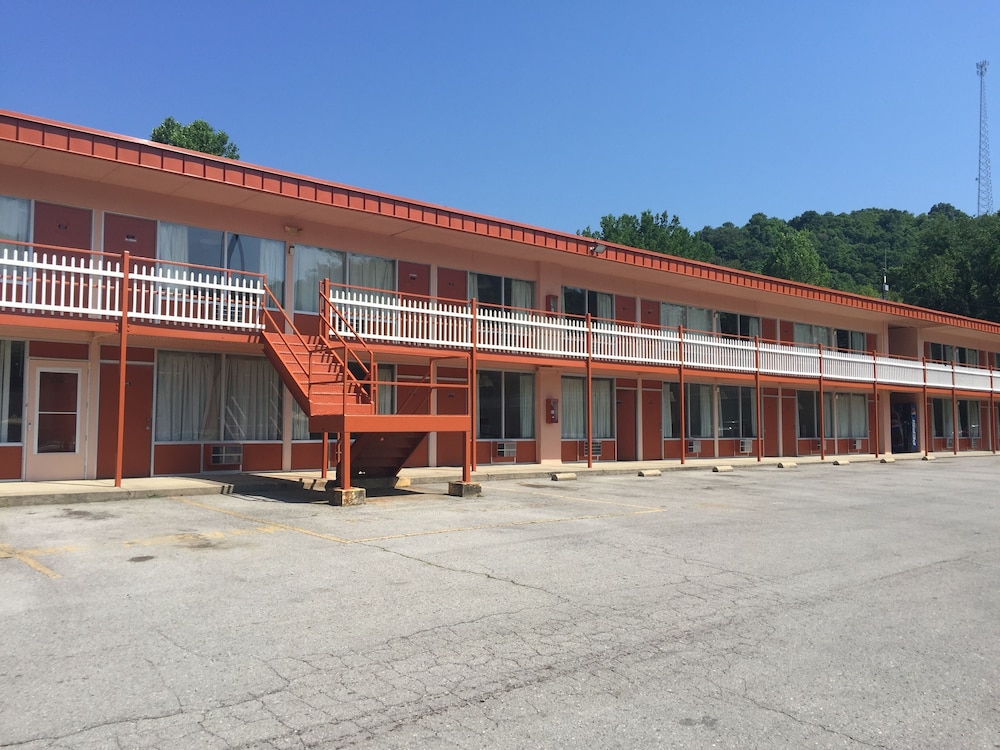 Daniel Boone Motor Inn - photo 17
