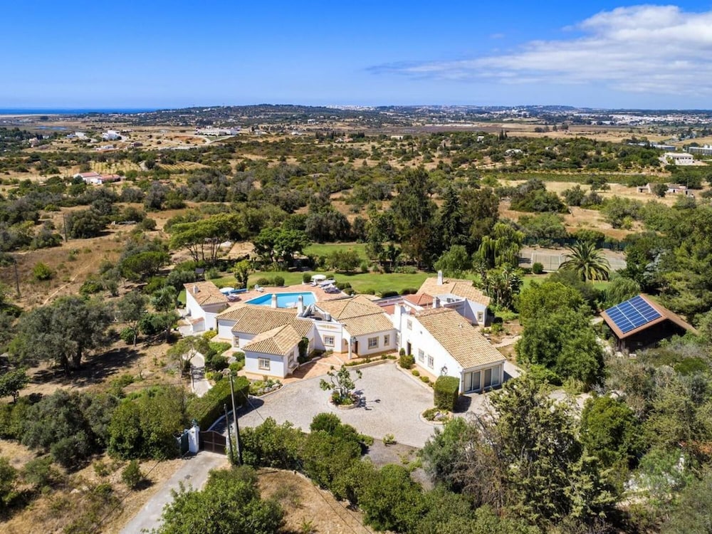 Casa Da Palmeirinha — 4-Star Luxury Hotel in Portimao, Portugal