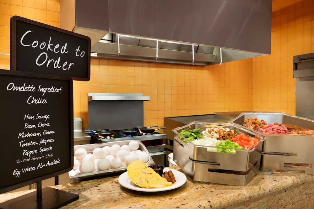 Embassy Suites by Hilton Albuquerque - photo 40