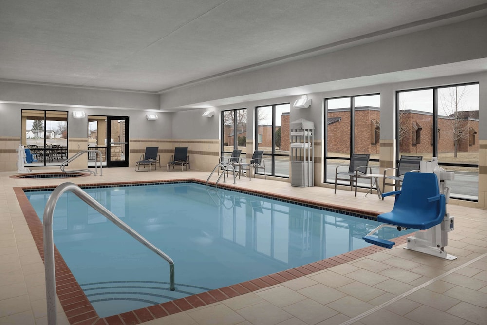 Hampton Inn & Suites Williston - photo 28