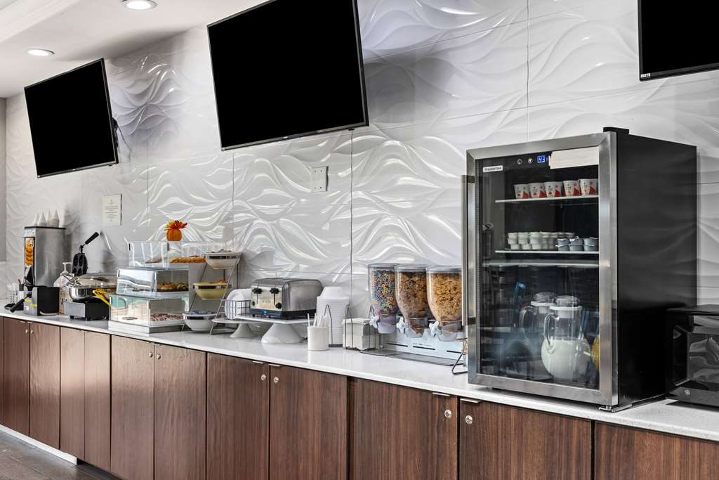 La Quinta Inn & Suites by Wyndham Raymondville - photo 25