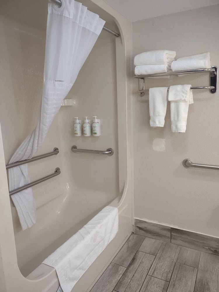 Baymont by Wyndham Flat Rock - photo 20