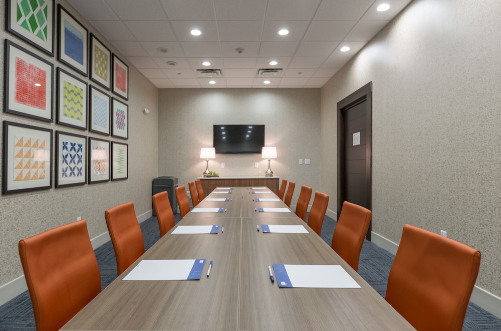 Holiday Inn Express and Suites San Marcos South by IHG - photo 36