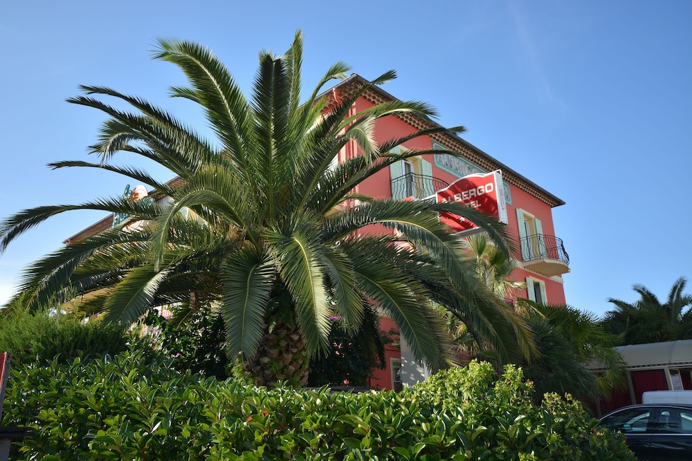 Hôtel Albergo — hotel in Saint-Laurent-Du-Var
