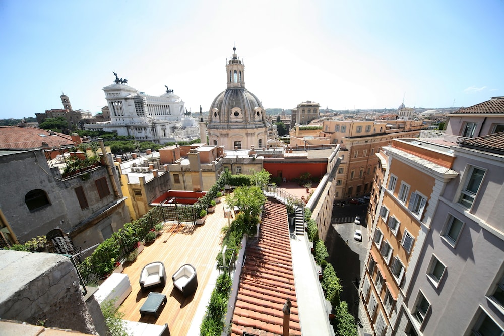 Residenza Torre Colonna — 4-Star Luxury Hotel in Rome, Italy