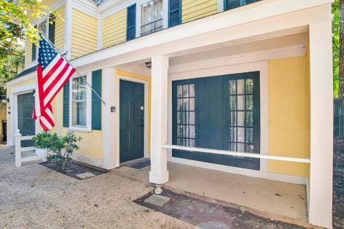 Near Downtown and Cornerstone Southern Sunshine in Mobile, United States