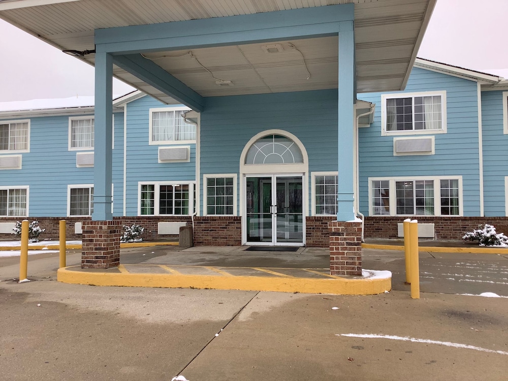Super 8 by Wyndham Riverside Kansas City - photo 15