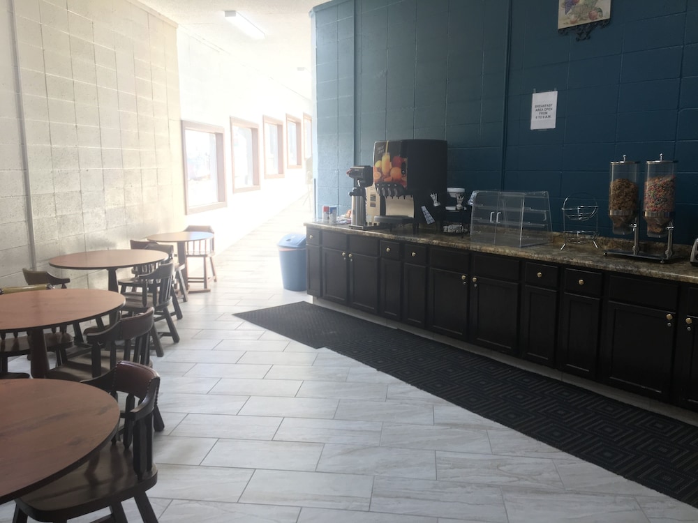 Faribault Hometown Inn & Suites - photo 23