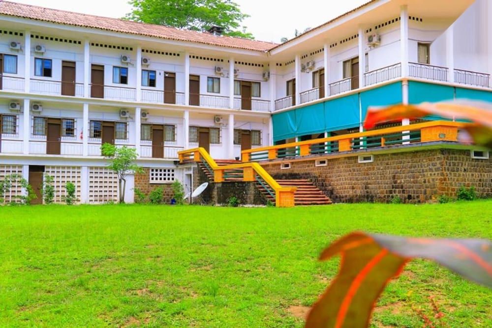 Complexe Hôtelier Food And Business in Abidjan, Côte D'Ivoire