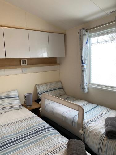 Haggerston Lola the Lodge and Betty the Van — 4-Star Luxury Hotel in Berwick-Upon-Tweed, United Kingdom