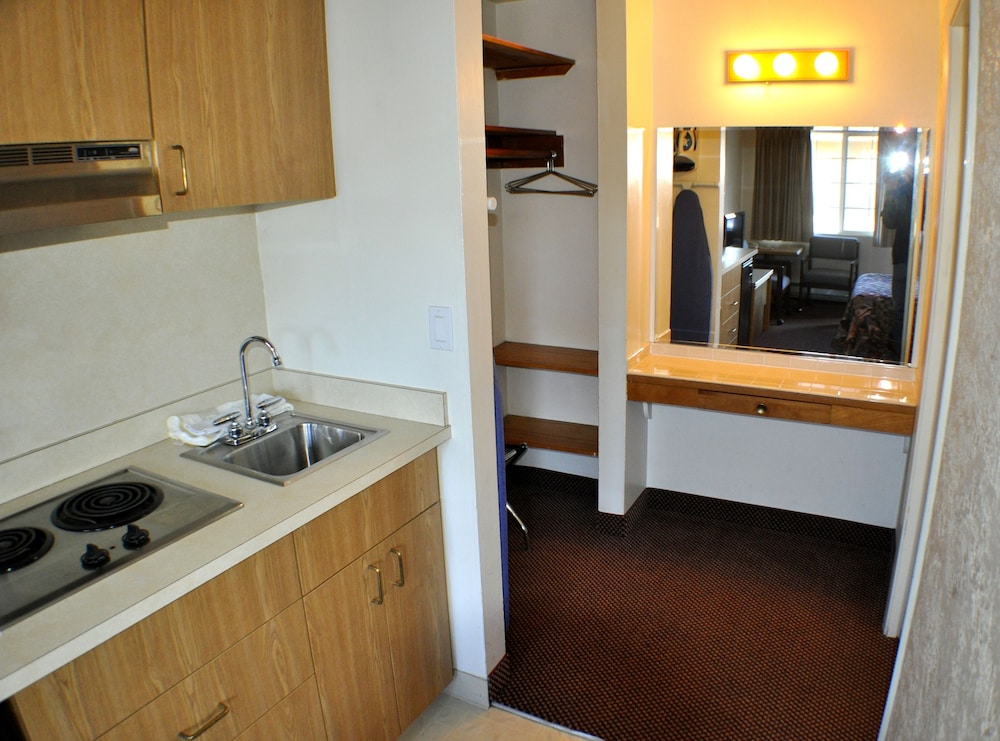 Uptown Inn - photo 16