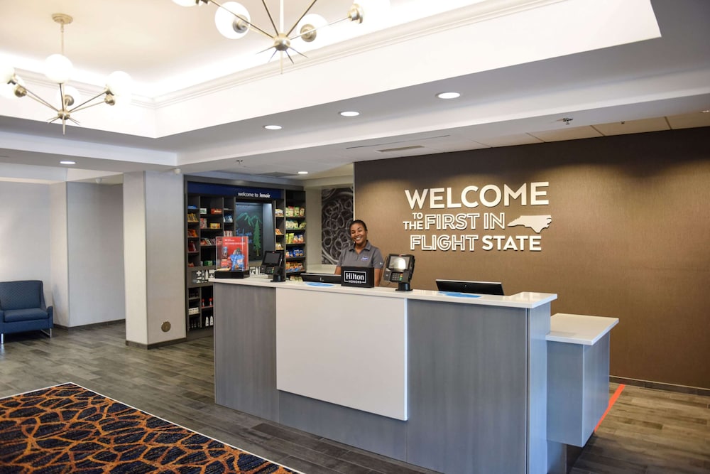 Hampton Inn & Suites Lenoir - photo 4
