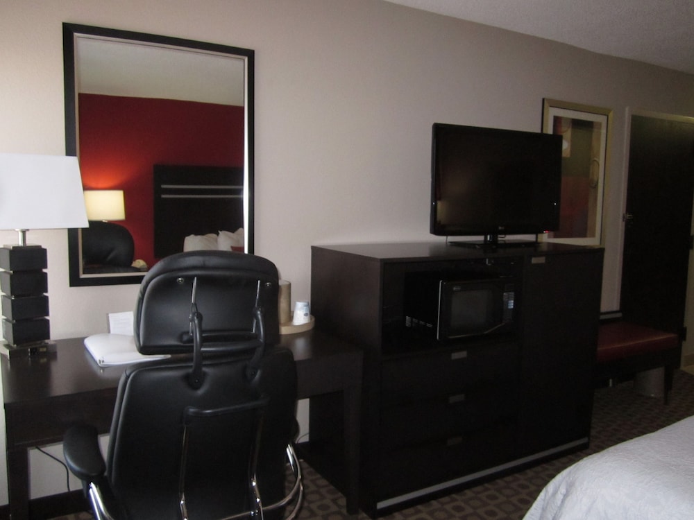 Hampton Inn Fort Myers Airport & I 75 - photo 21