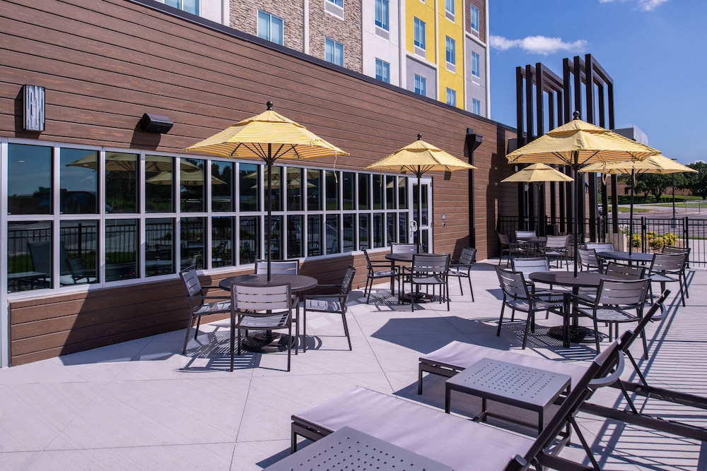 Hilton Garden Inn Kansas City Airport - photo 47