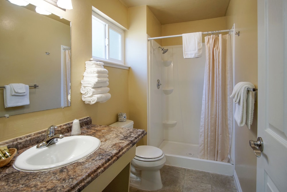 Charm Motel & Suites - photo 53