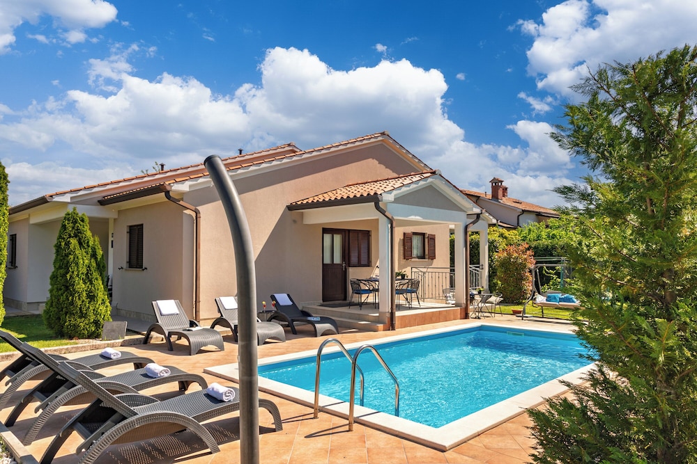 Casa Celeste With Private Pool Happy Rentals — 4-Star Luxury Hotel in Labin, Croatia