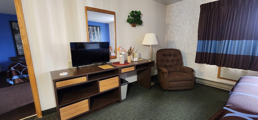 Super 8 by Wyndham Iron Mountain - photo 14