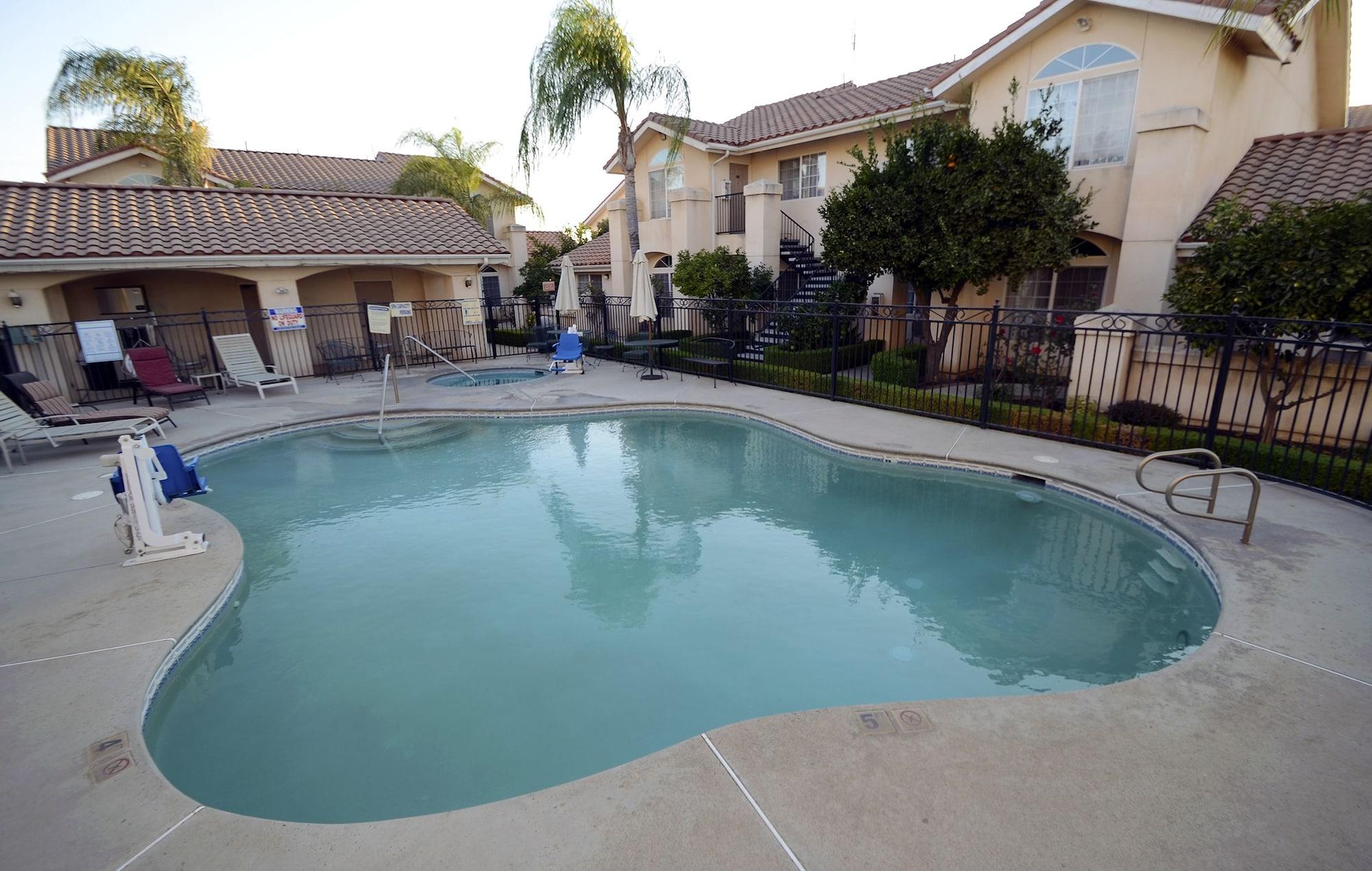 Garden Inn and Suites Fresno - photo 6