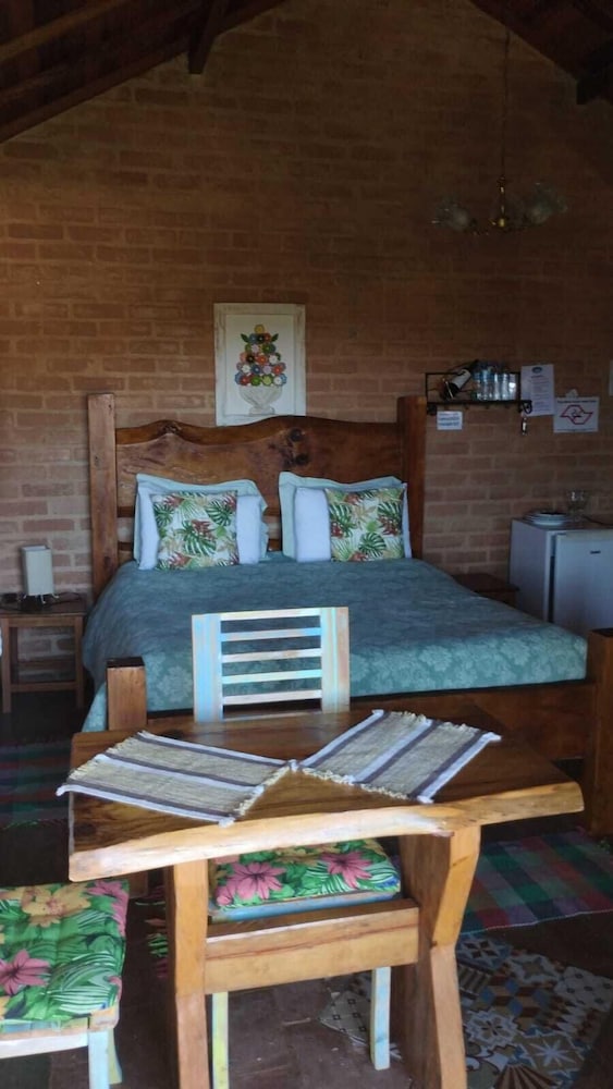 Pousada Canto dos Pássaros — hotel in Taubate
