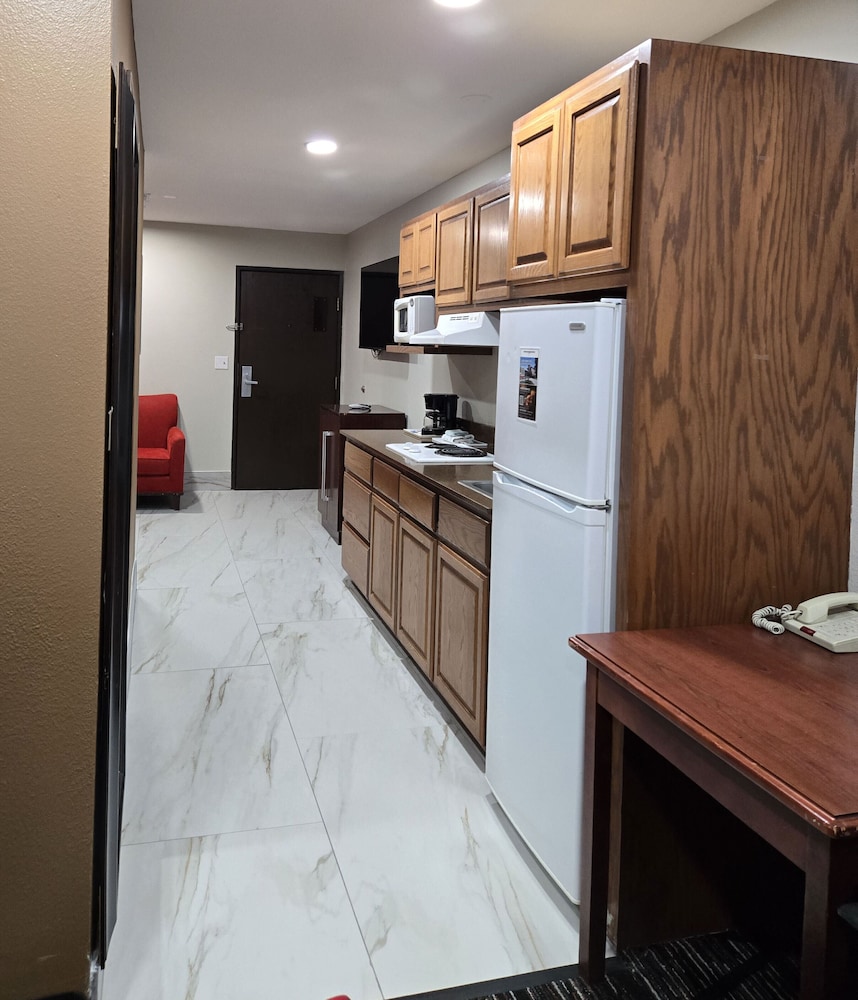 Town House Extended Stay Hotel Downtown - photo 18