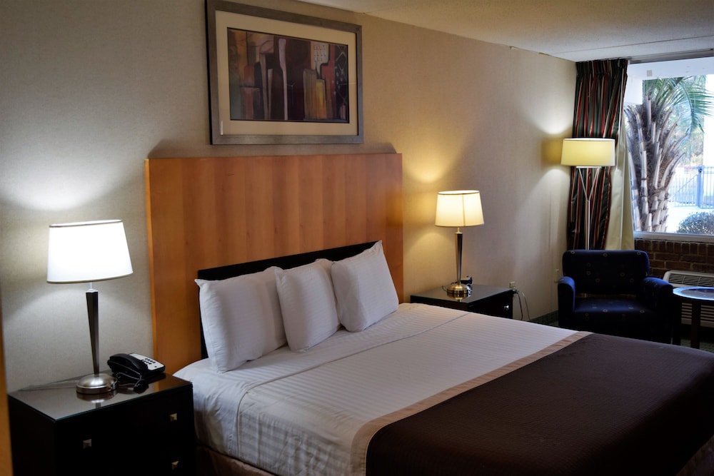 Landmark Inn Hartsville - photo 22