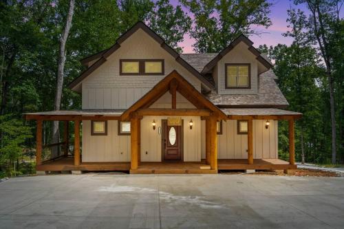 The Starling Bear Den on Lake Keowee — hotel in West Union