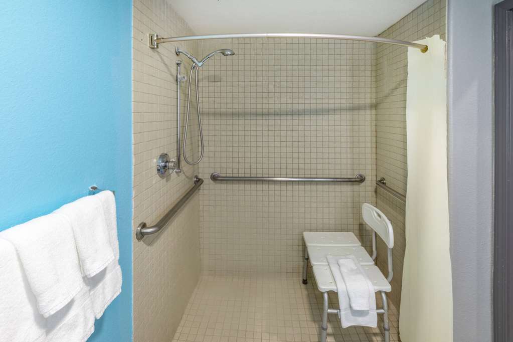 La Quinta Inn & Suites by Wyndham New Braunfels - photo 22
