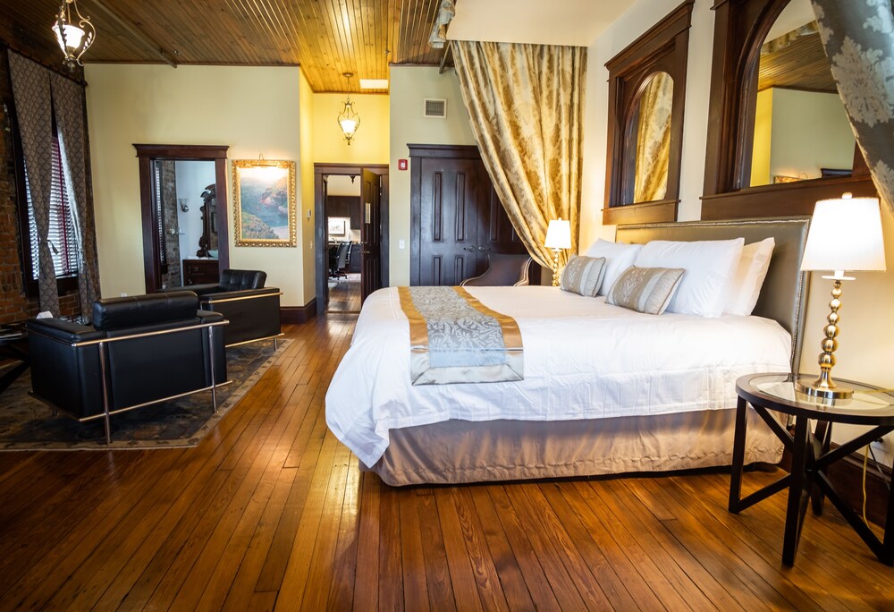 The Hackett Hotel - photo 20
