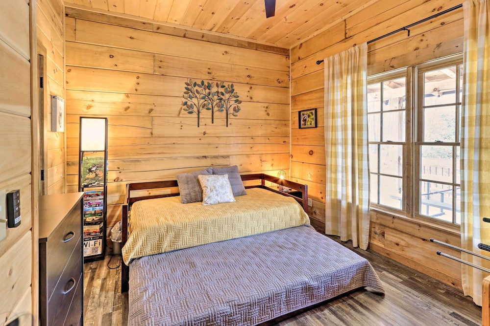 Coosawattee River Resort Cabin w Private Hot Tub - photo 2