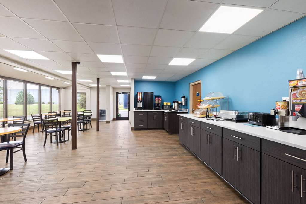 Days Inn by Wyndham Clarksville North - photo 30
