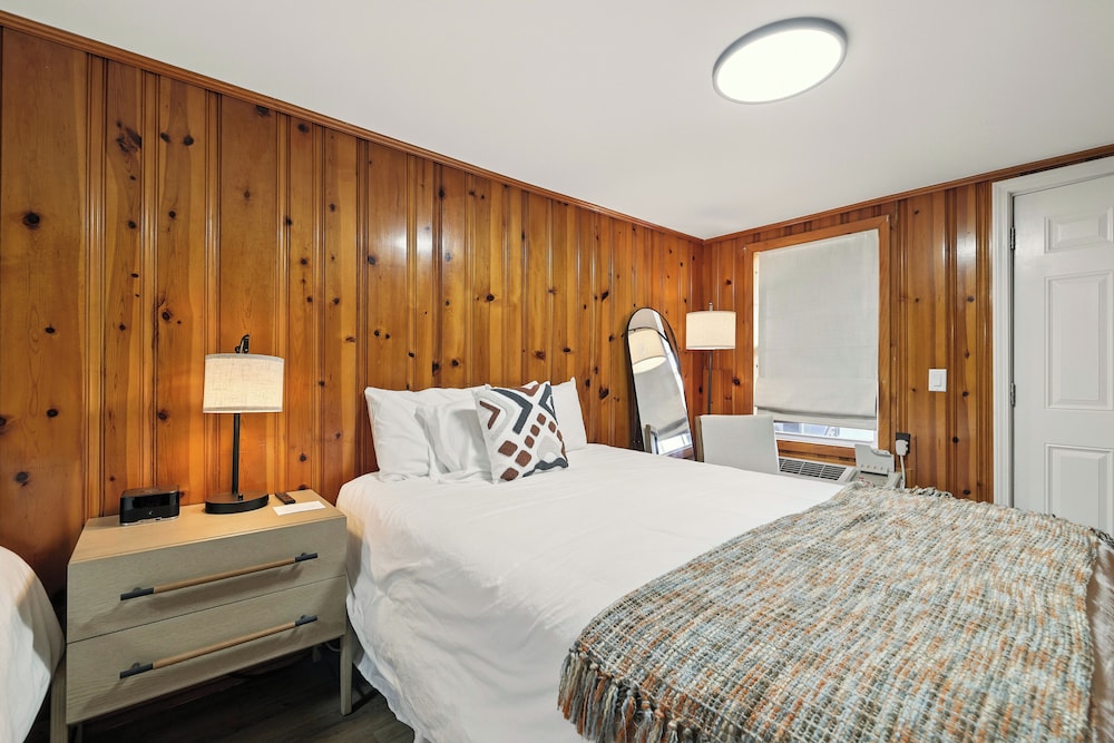 Hillside Motel LLC - photo 11