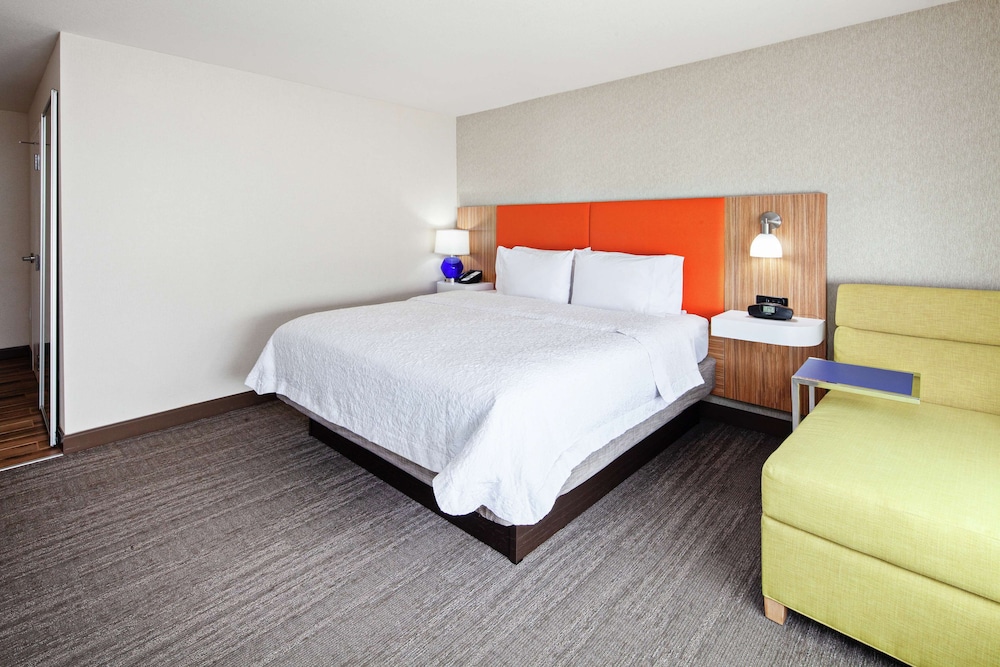 Hampton Inn & Suites Chino Hills - photo 6