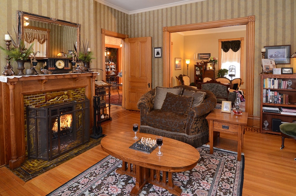 Aurora Staples Inn - photo 8
