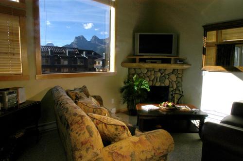 Apartment 411 Antique Heritage — 4-Star Luxury Hotel in Canmore, Canada