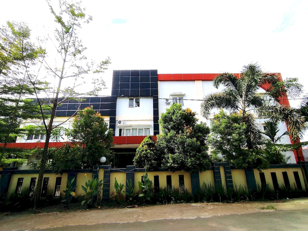 Hotel O Wisma Syariah Lahundape in Kendari, Indonesia