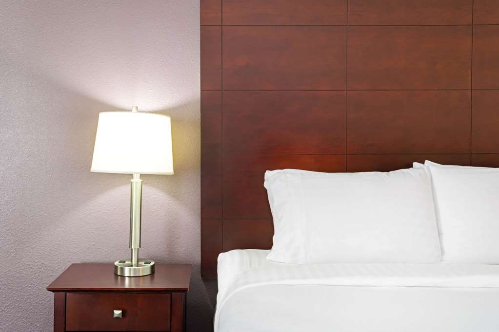 La Quinta Inn & Suites by Wyndham Denver Aurora Medical - photo 9