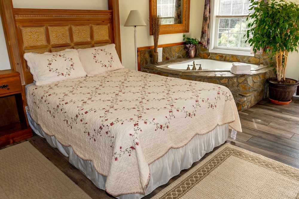 The Chimney Rock Inn & Cottages - photo 9