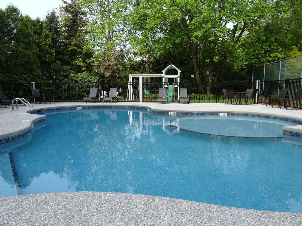 Pink Blossom Family Resort — Ogunquit