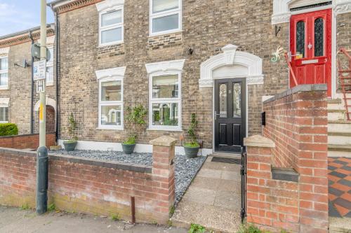 Eco Friendly Luxury Townhouse with Parking — 4-Star Luxury Hotel in Norwich, United Kingdom