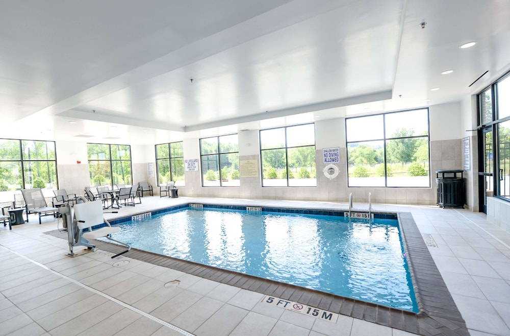 Hampton Inn & Suites Lenoir - photo 40