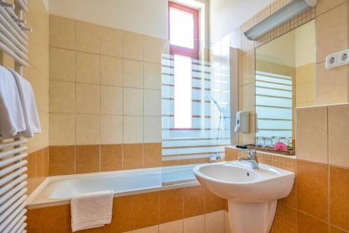 Hotel Anna Villa — Balatonfoldvar — photo 3