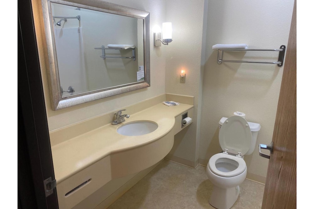 Park View Inn & Suites Hoisington - photo 36