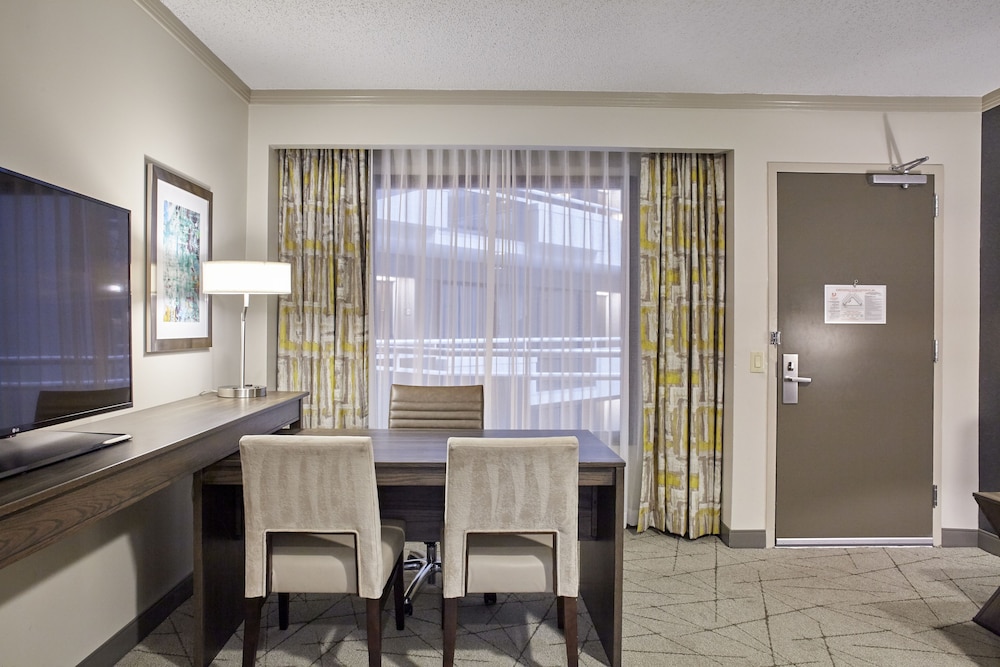 Embassy Suites by Hilton Atlanta Galleria - photo 21