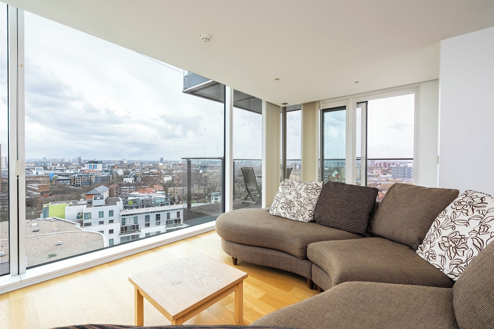Panoramic Views by Underthedoormat — 4-Star Luxury Hotel in London, United Kingdom